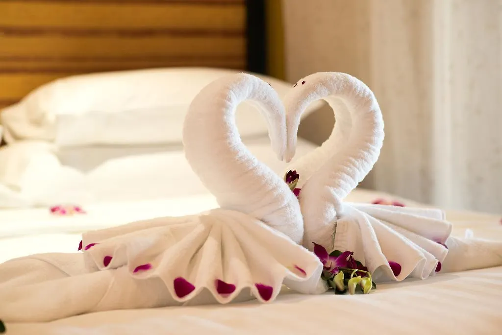 נאי טון ביץ' Andaman White Beach Resort - Sha Plus  נאי טון ביץ'