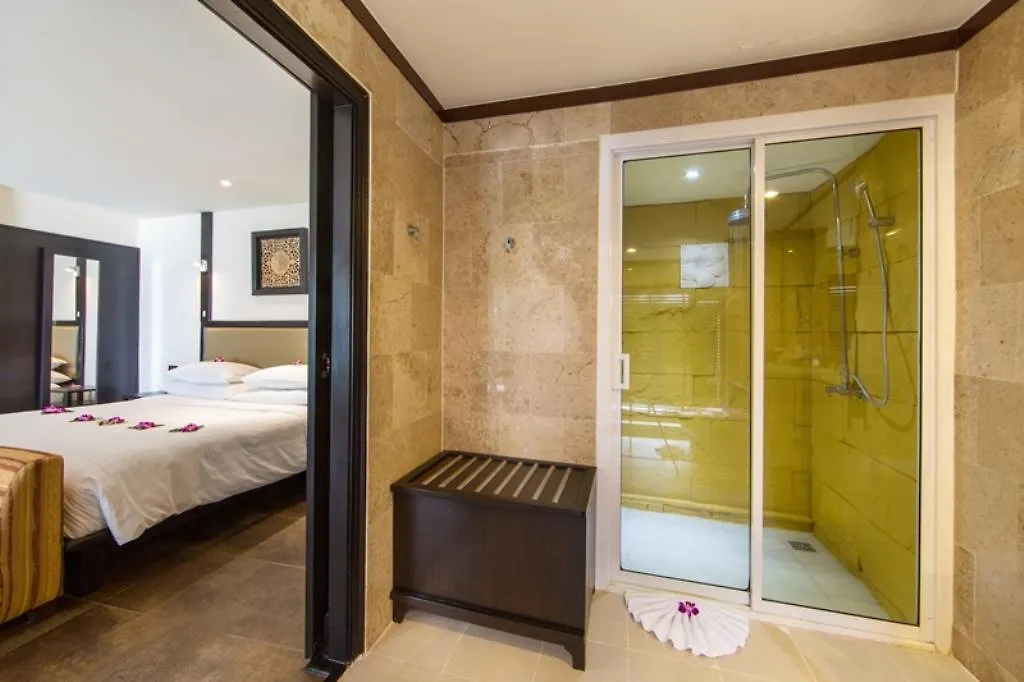 ****  Andaman White Beach Resort - Sha Plus Nai Thon Beach Tailândia